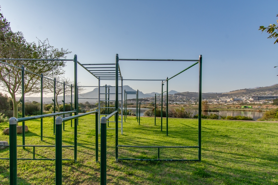 2 Bedroom Property for Sale in Somerset Lakes Western Cape